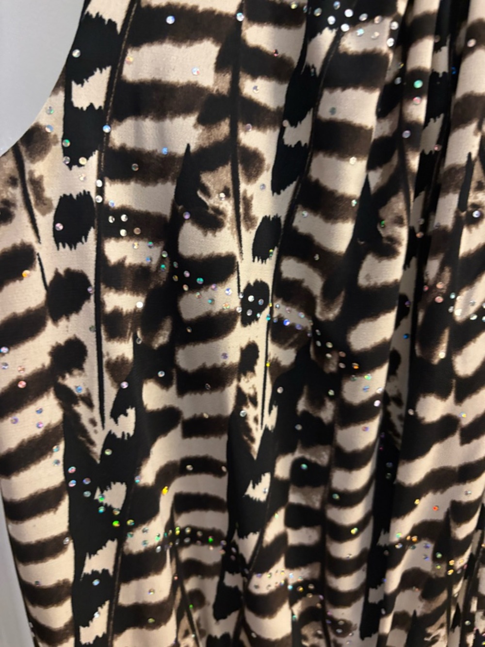 Sleeveless R& M Richard’s Black and White Printed Maxi Dress - Picture 7 of 11